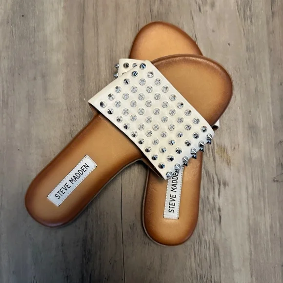 Steve Madden Farryn White Leather Studded Slide Sandals Size 7.5 - Picture 2 of 4